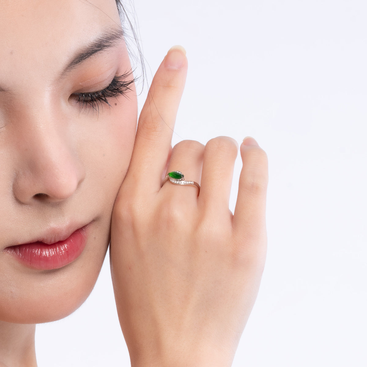 Canberra - 18K Twisted Marquise Jade Ring with Diamonds