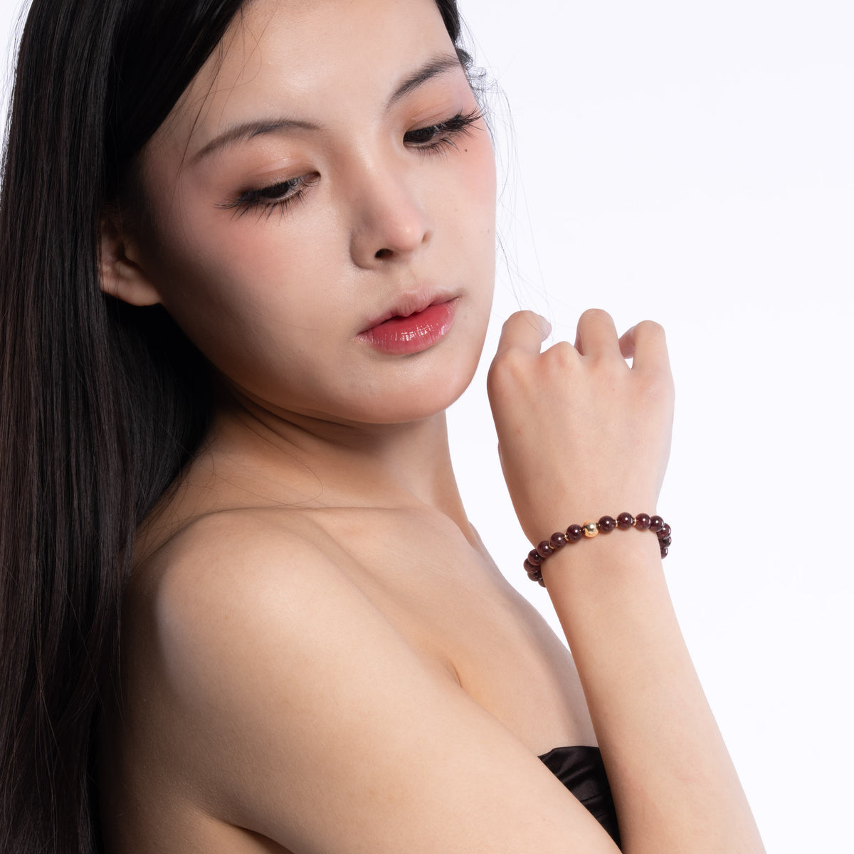 The Solitaire Bracelet with Garnet
